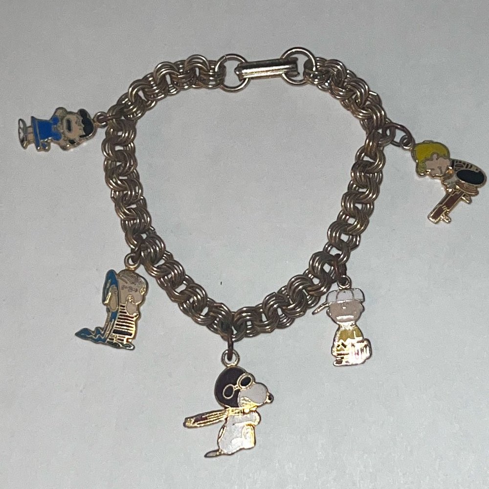 Vintage Taiwan UNITED FEATURES Peanuts Charles Schultz Charm Bracelet